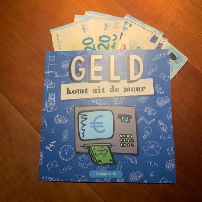 Review boek: Geld komt uit de muur